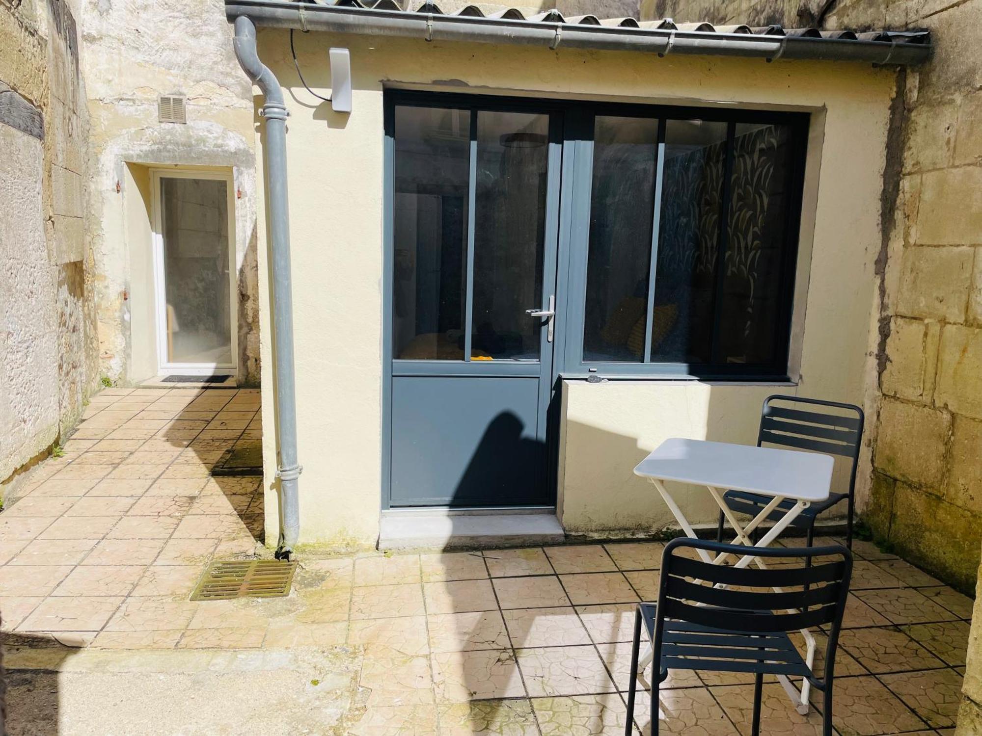 Appartement Avec Cour Privee Saint-Jean-d'Angely Exterior photo