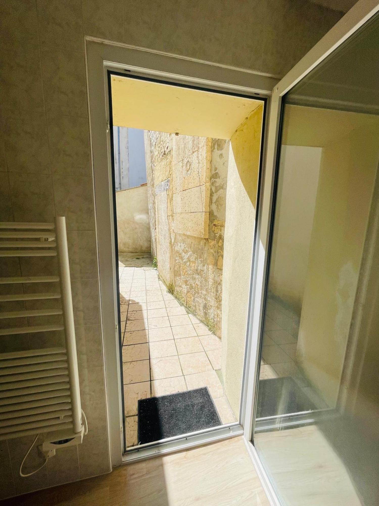 Appartement Avec Cour Privee Saint-Jean-d'Angely Exterior photo